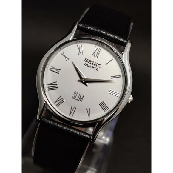 Vintage Style Seiko Quartz Mens Silver Watch & Black accents W/ Leather Strap